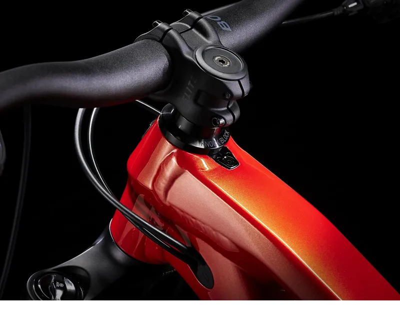 Trek Slash 7 Trail Mountain Bike in Lava-7